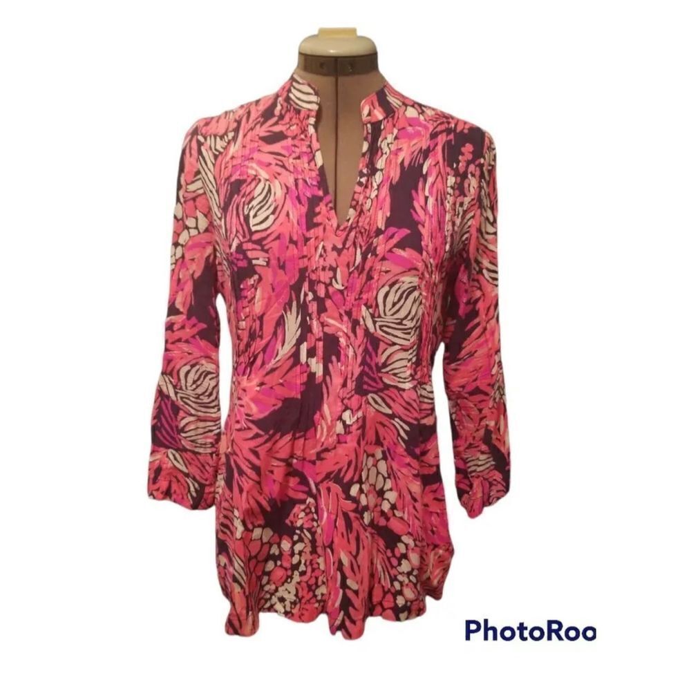Lilly Pulitzer Size XS V-Neck Sarasota Tunic in
A Jungle In Here
